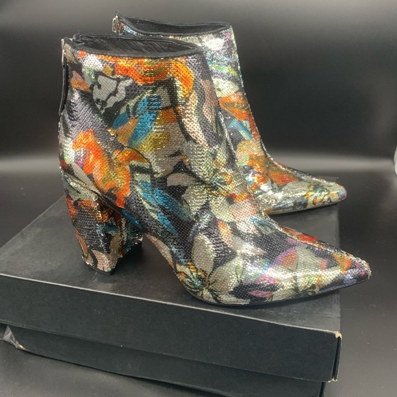 Kenneth Cole size 9 Floral Bootie - Picture 3 of 10